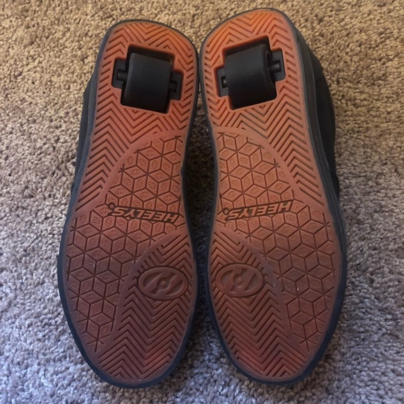 shoes with wheels on the heels